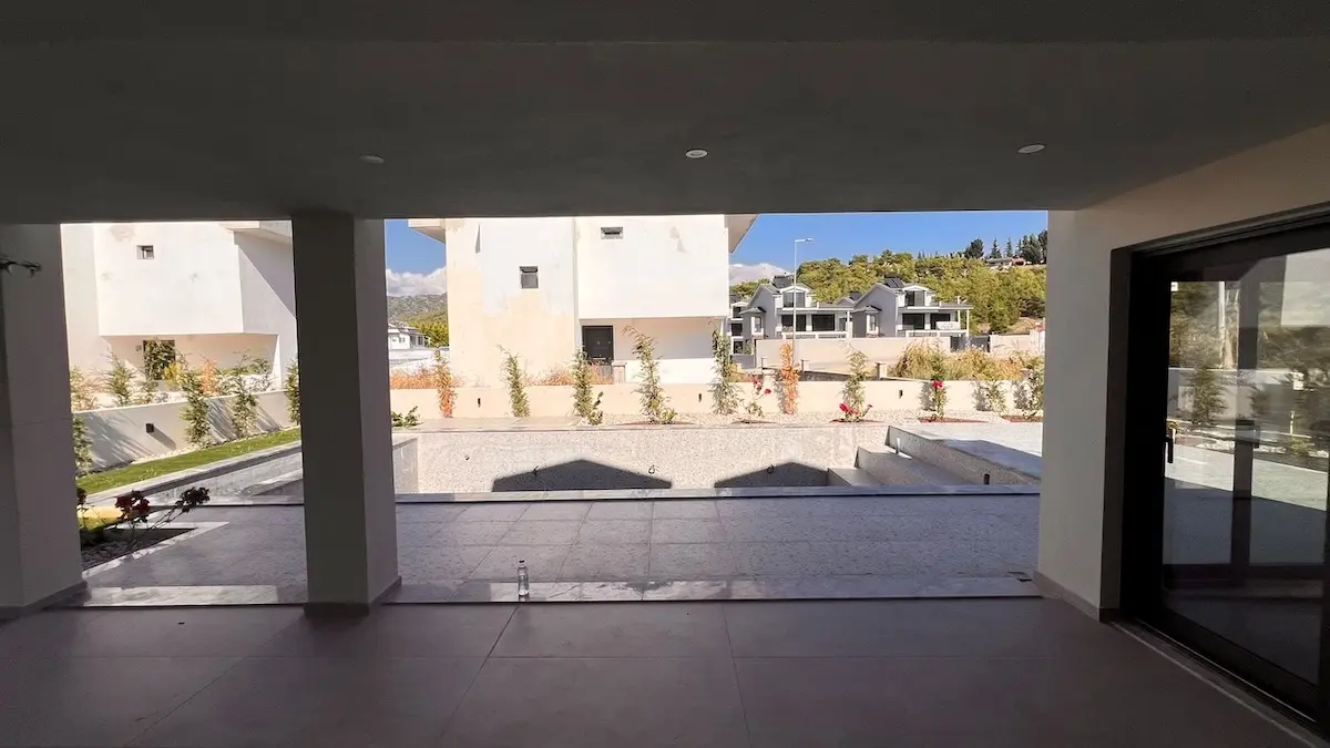 Gölgelikli teras